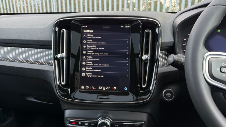 Volvo XC40 2.0 B4P Ultimate Dark 5dr Auto Petrol Estate